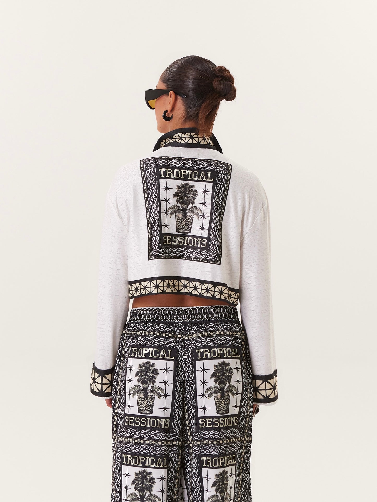 TROPICAL CROPPED TOP BLACK