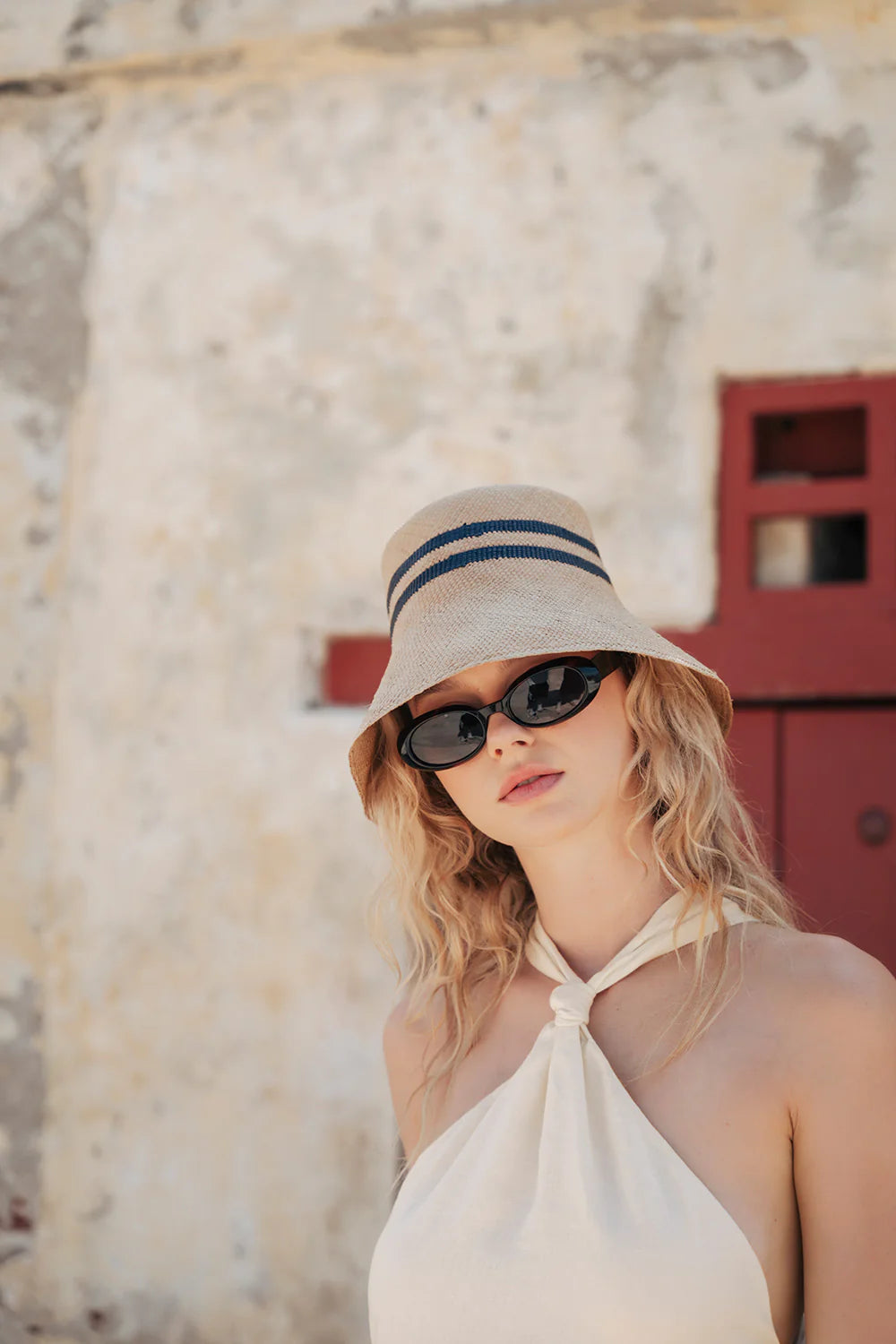 CLASSIC BLACK SUNGLASSES