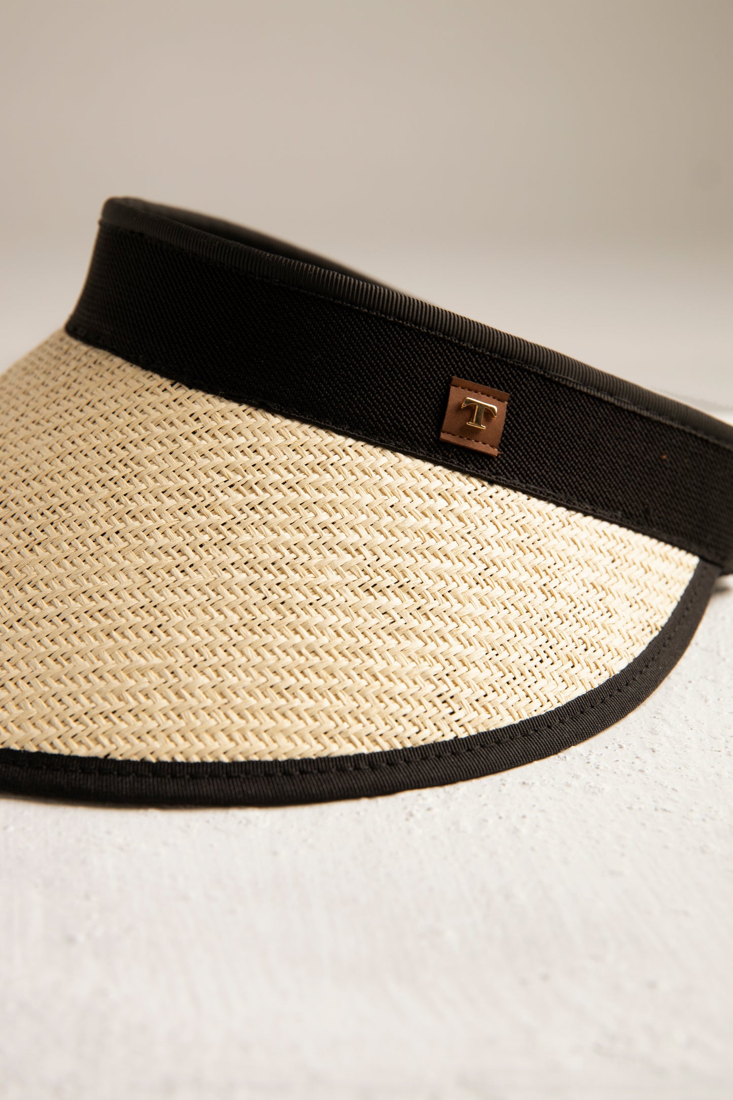 BICOLOR BEIGE/BLACK VISER HAT