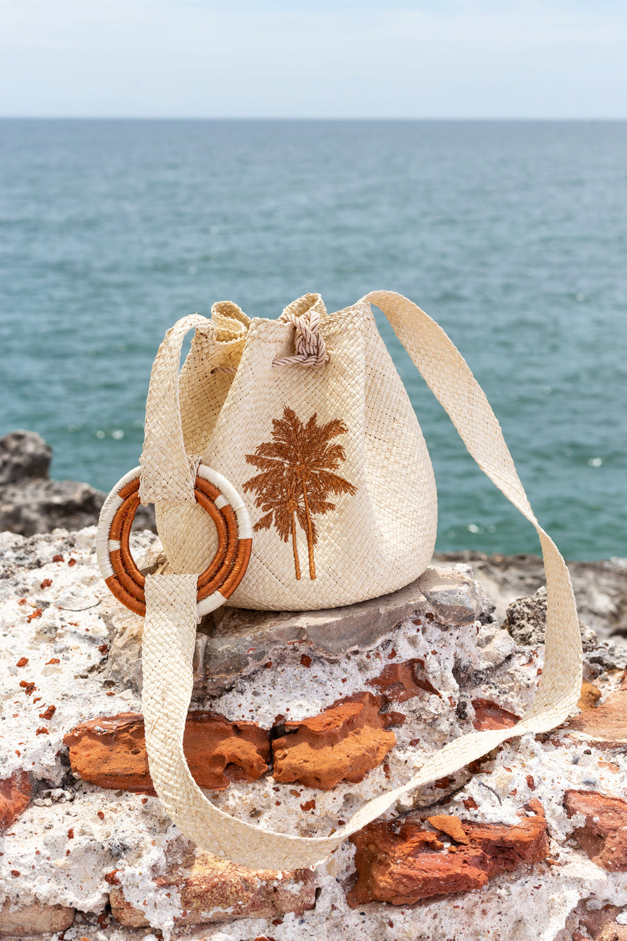 ZANA BUCKET BAG