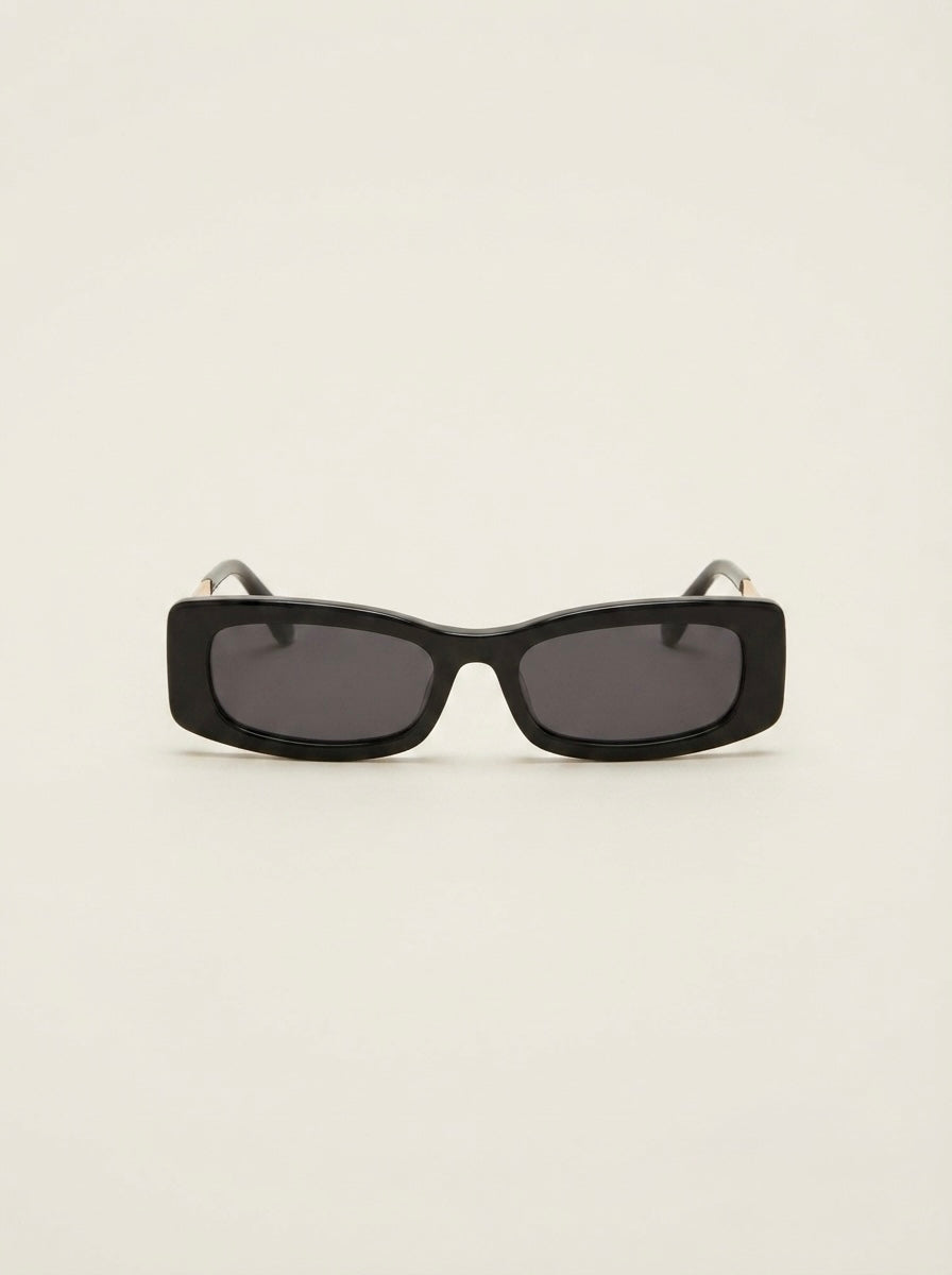 BLACK SUNGLASSES