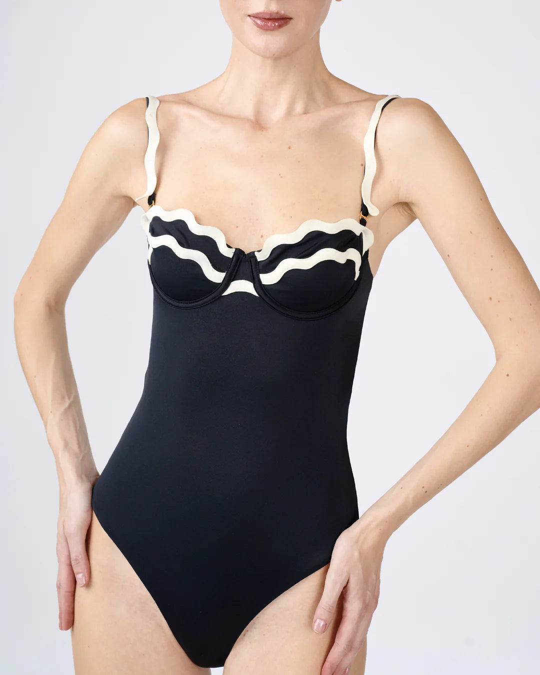 OLA ONE PIECE BLACK