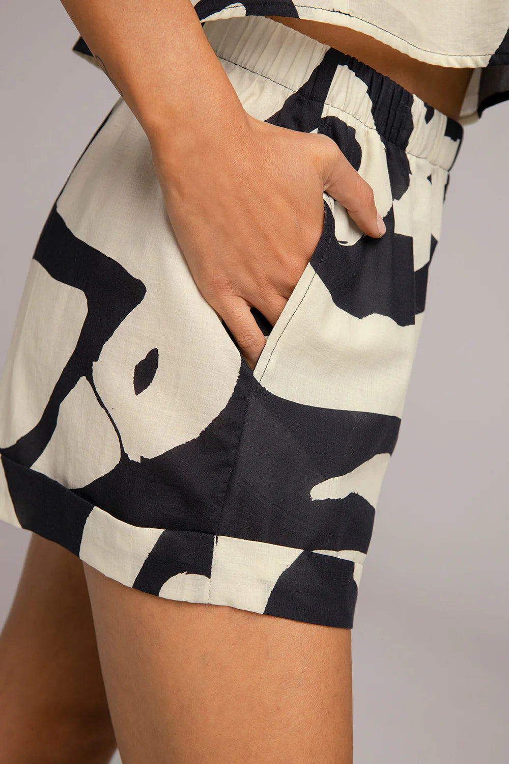 BLACK & WHITE PRINT SET