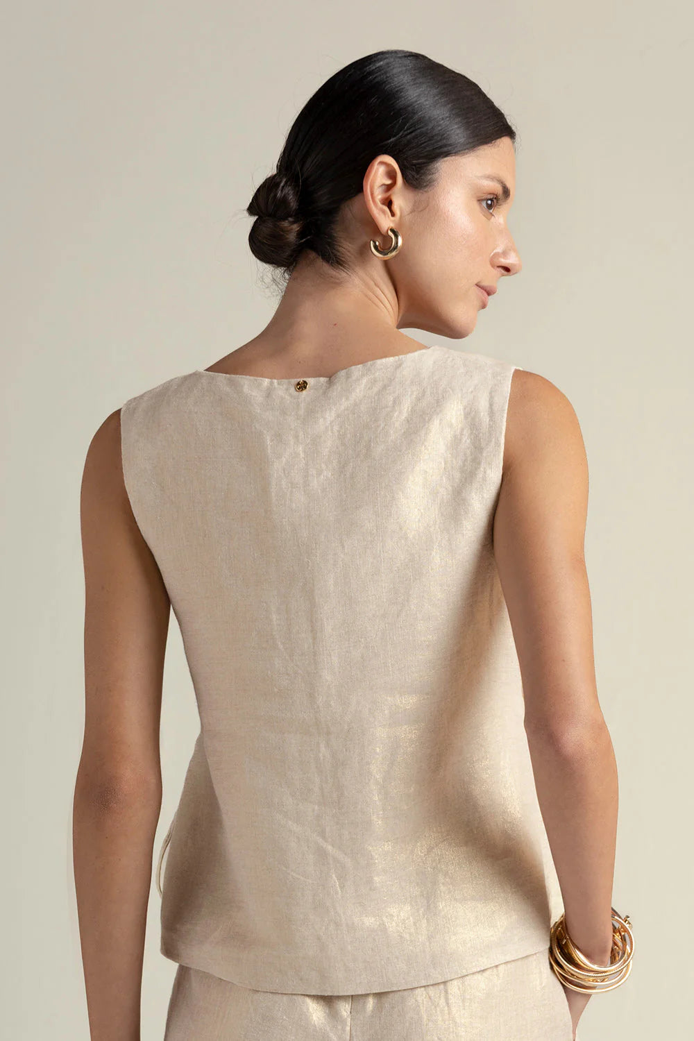 CROSSOVER VEST & SHORT SET