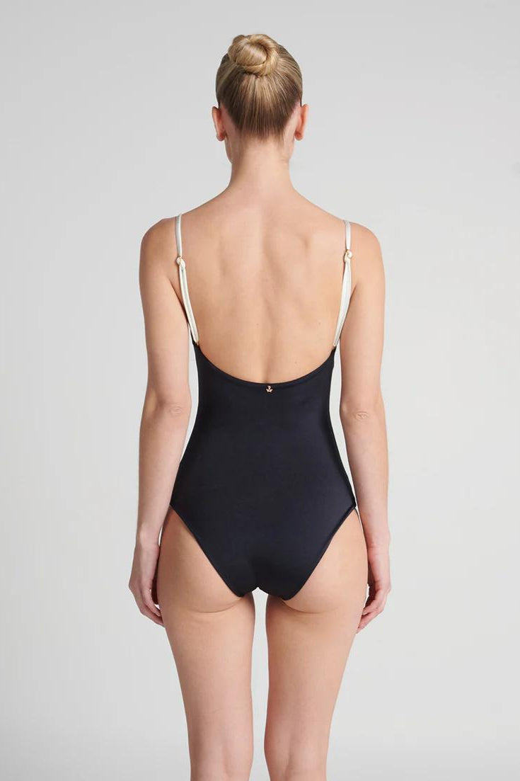 ARCADIA ONE PIECE BLACK