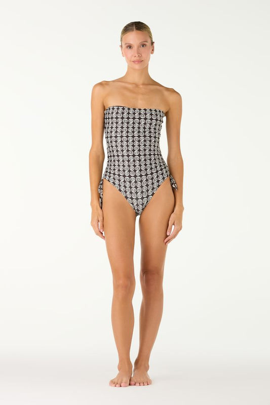 FAE NAIRA ONE PIECE